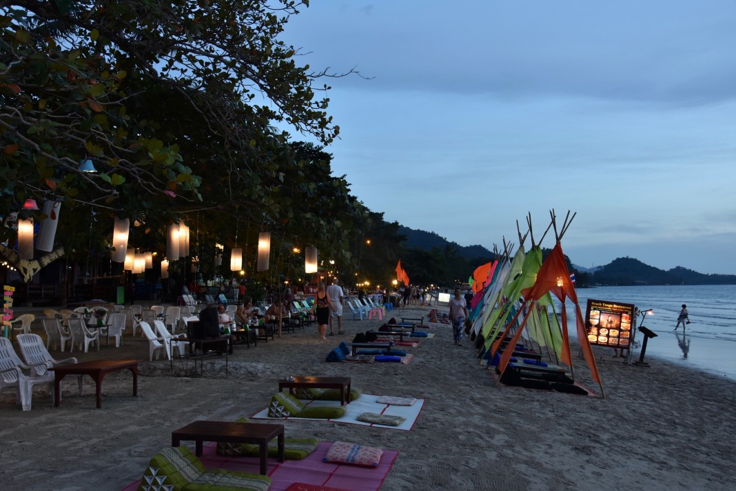 Raise a lantern on Haad Sai Khao. Photo by: David Luekens.