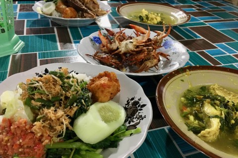 Bring an empty stomach to Sego Tempong M’bok Wah. Photo by: Sally Arnold.