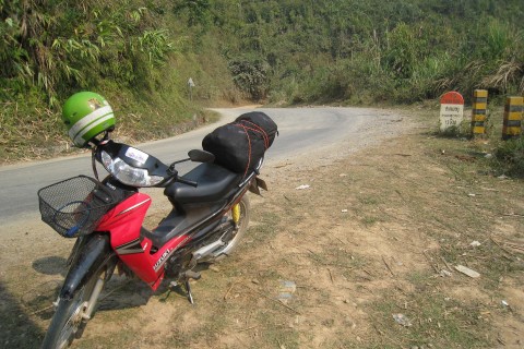 On the road to Muang La. Photo by: Stuart McDonald.