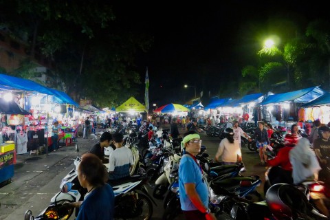 Get a taste of local life at Pasar Malam Kereneng, Denpasar's lively night market. Photo by: Sally Arnold.