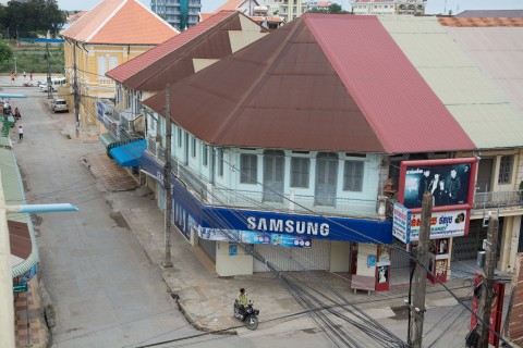 Until the Samsung sign went up, this colonial building used to be one of the most snapped buildings in town. Photo by: Nicky Sullivan.