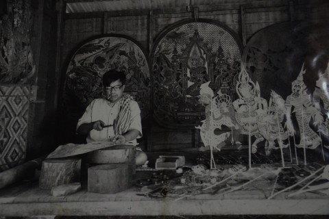 An old photo of Khun Suchart hard at work. Photo by: David Luekens.