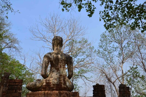 Seated Buddha at Wat Khao Phanom Phloeng. Photo by: David Luekens.