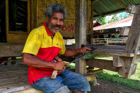 Workman at Pasunga. Photo by: Sally Arnold.